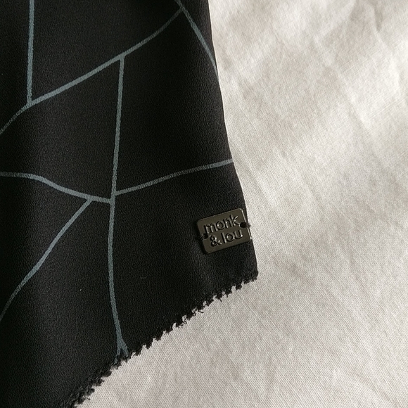 Monk & Lou black slip dress with geometric pattern - Picture 2 of 7